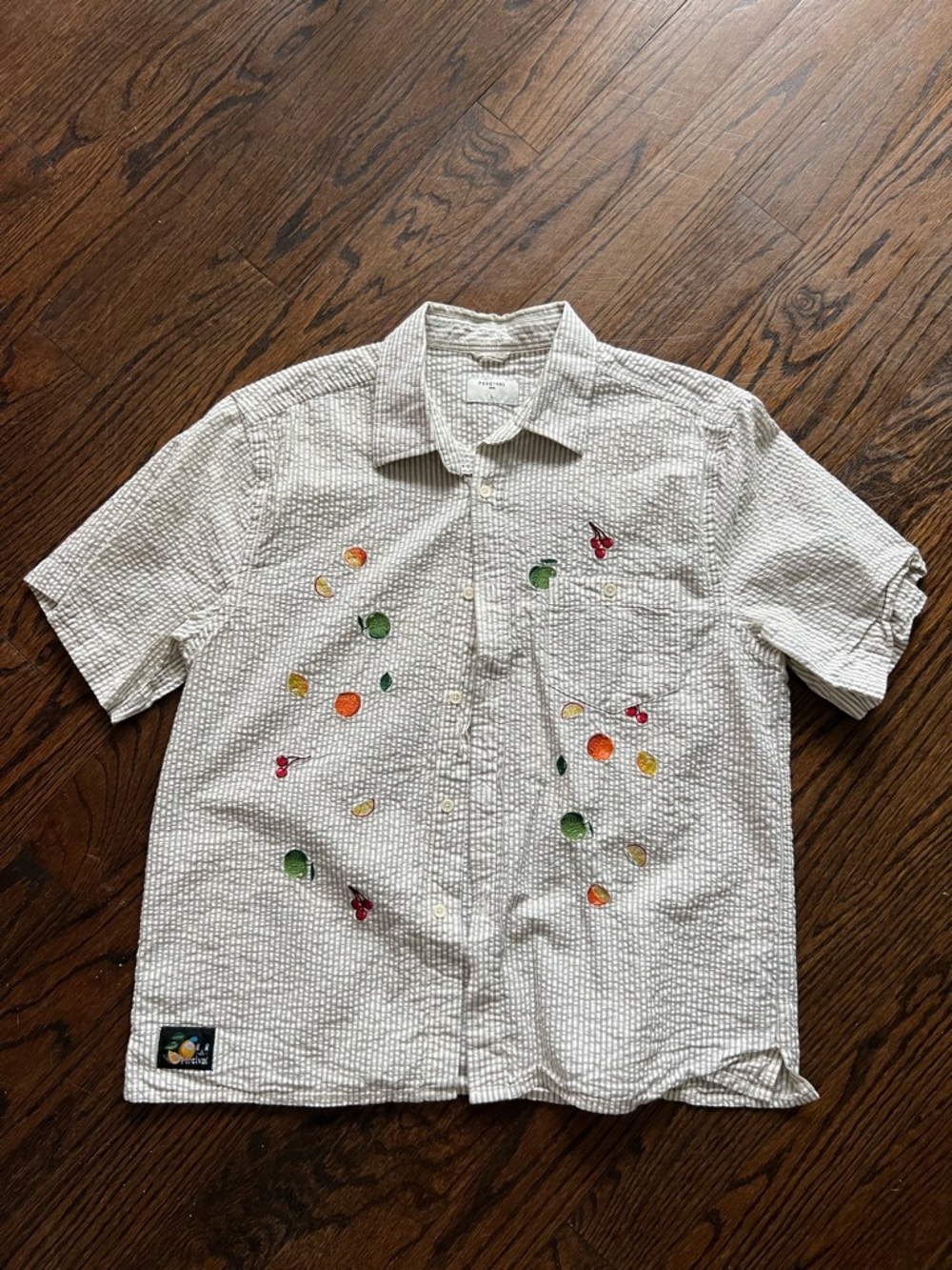 Casual Short-Sleeve Button-Down Shirt in Cream with Multicolor Fruit Print